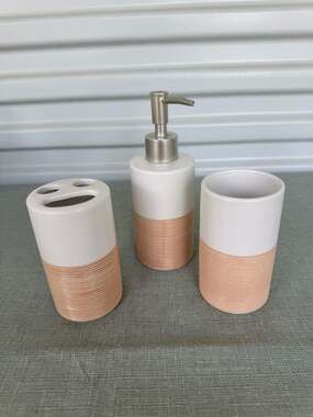 3 pc Bathroom decor set